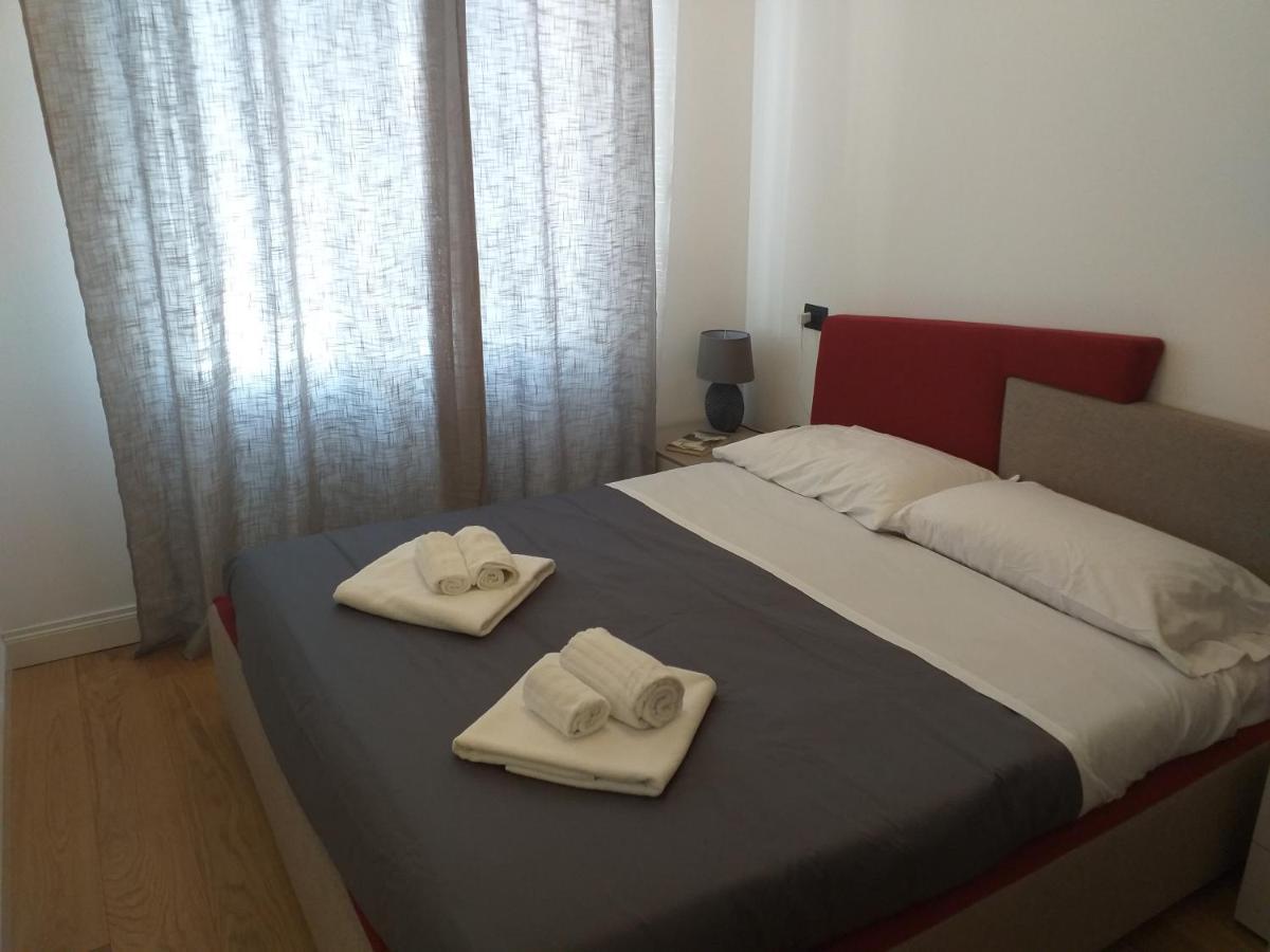 Duomo Apartments Milano Bagian luar foto